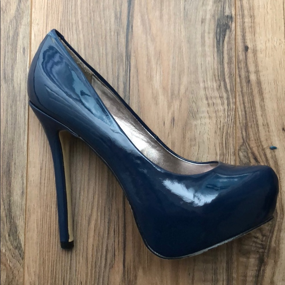 Shoes - Picture 2 of 4